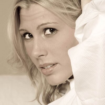 Profile Picture of Angela Kinley (@legallyblonde07) on Twitter