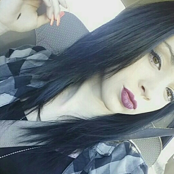 Profile Picture of Kira Hemrich (@kirahemrich) on Poshmark