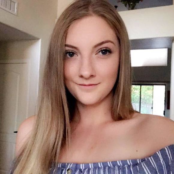 Profile Picture of Alyssa Colvin (@alyssacolvin9) on Poshmark