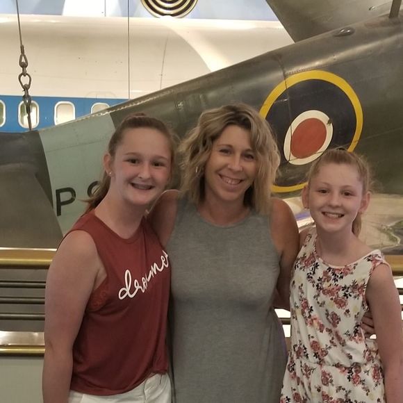 Profile Picture of Angie Pekarik (@angiepekarik) on Poshmark