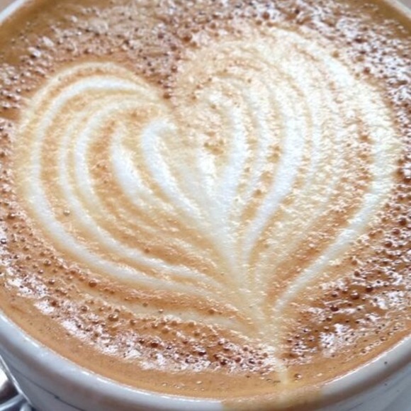 Profile Picture of Azza Bunny (@bunnnyy_) on Poshmark