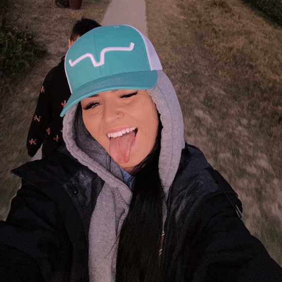 Alexis Cullen - Poshmark Profile Picture of Alexis Cullen (@alexisjc2) on Poshmark