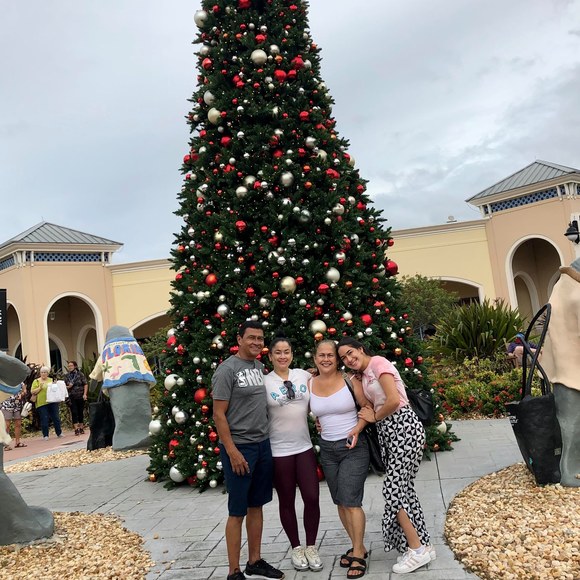 Profile Picture of Daniela Escobar (@ide27) on Poshmark