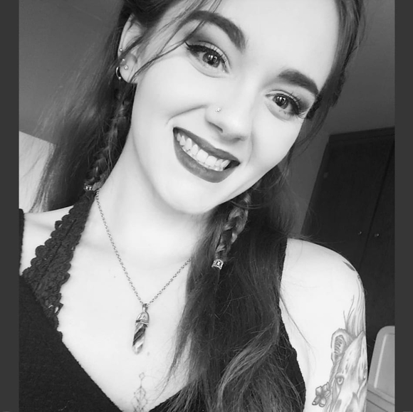 Profile Picture of Liya Bozung (@aaliyabozung) on Poshmark
