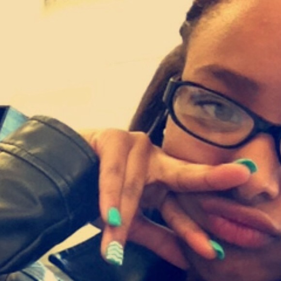 Profile Picture of Emerald Baker (@emmieb2) on Poshmark