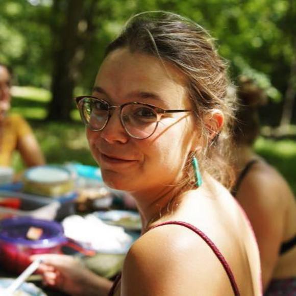 Profile Picture of Carly James (@carlysjames14) on Poshmark
