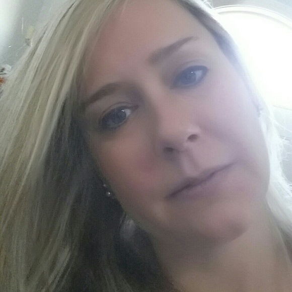 Profile Picture of Erika Dacus (@edacus1) on Poshmark