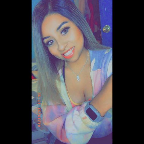 Profile Picture of Cynthia Martinez (@cynthiab0915) on Poshmark