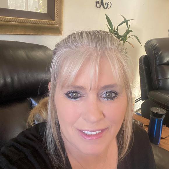 Profile Picture of Vicky Morgan (@vickymorgan39) on Poshmark