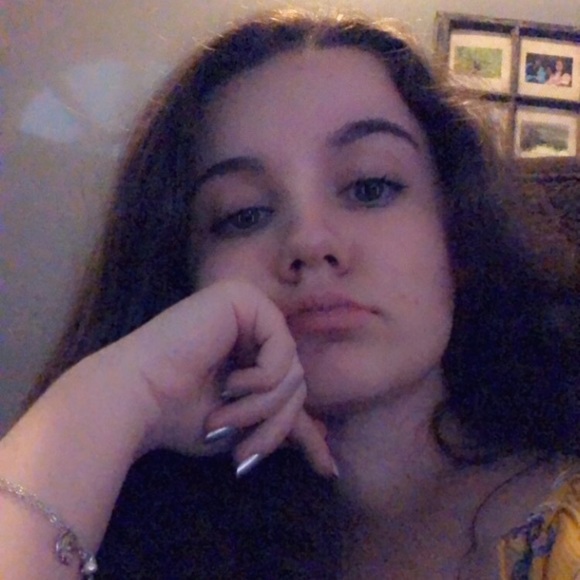 Profile Picture of Tessa Alberti (@teessa273) on Poshmark