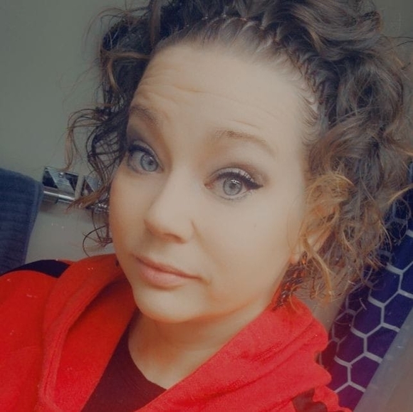 Profile Picture of Lori Mudek (@lorimudek) on Poshmark