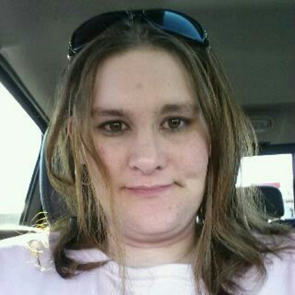 Profile Picture of Debra Long (@sweetansassy77) on Poshmark