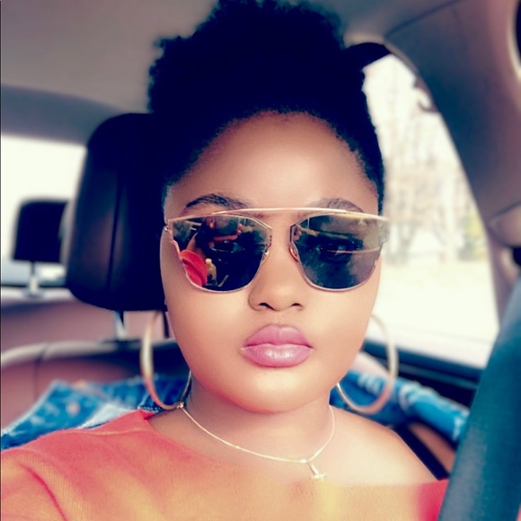 Profile Picture of Yawa Eklou (@yawa_eklou) on Poshmark