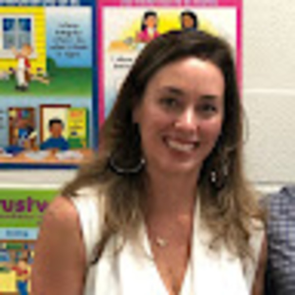 Profile Picture of Juliana Benevides (@julianabenevide) on Poshmark