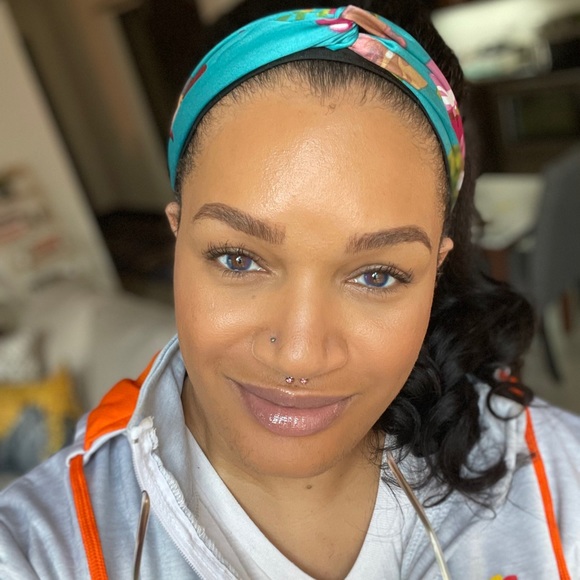 Profile Picture of Alandria Hatcher (@alandriahatcher) on Poshmark