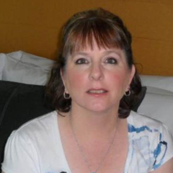 Profile Picture of Denise Spinosa (@denisespinosa) on Poshmark