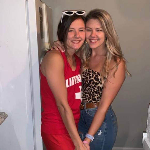 Profile Picture of Alyssa Gooderl (@agooderl) on Poshmark