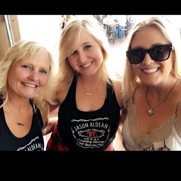 Profile Picture of Dani Westerman (@daniwesterman) on Poshmark