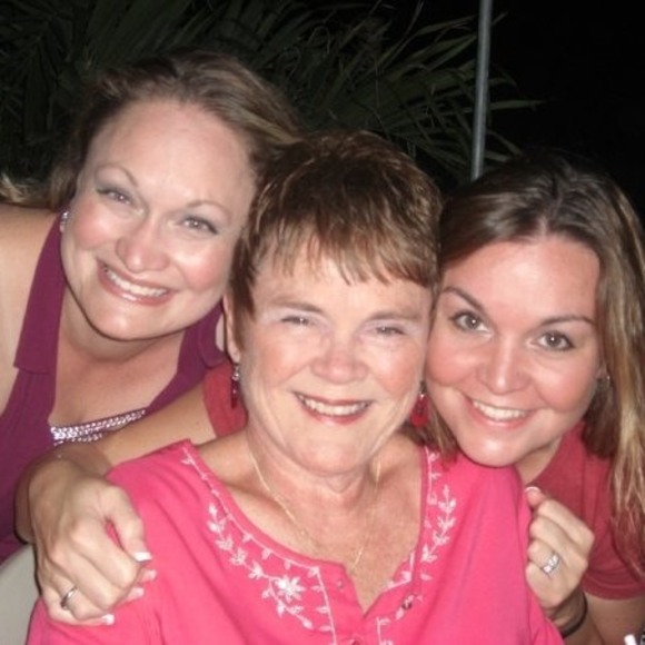Profile Picture of Cheri Wolfe (@cherikk) on Poshmark