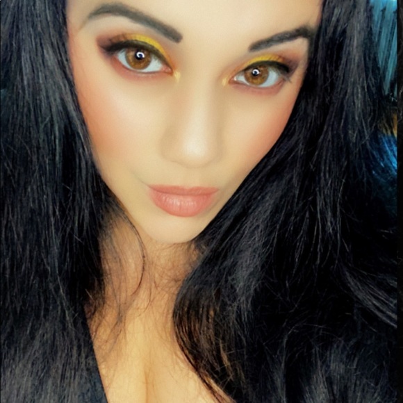 Crystal Raiola - Poshmark Profile Picture of Crystal Raiola (@clvb1001) on Poshmark
