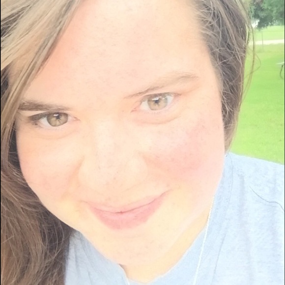 Profile Picture of Elizabeth Rackley (@erackle2015) on Poshmark