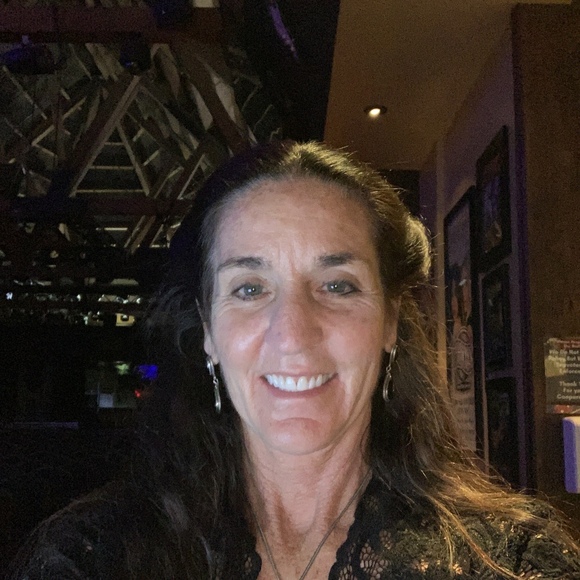 Linda Argiris - Poshmark Profile Picture of Linda Argiris (@lindajargiris) on Poshmark