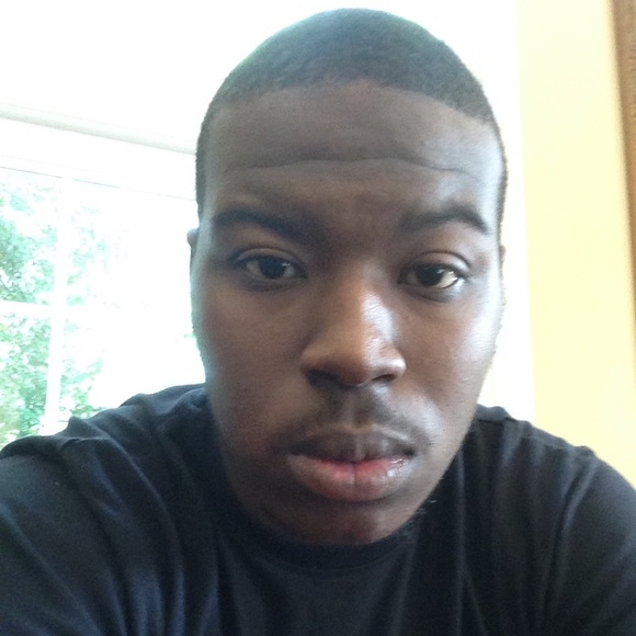 Profile Picture of Christopher Singletary (@chris1995s) on Poshmark