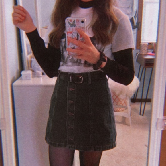 Profile Picture of Jillian Perry (@juniperfashion) on Poshmark