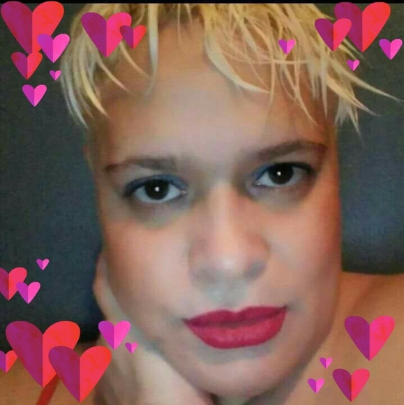 Profile Picture of Alice Flores (@wonderland2) on Poshmark