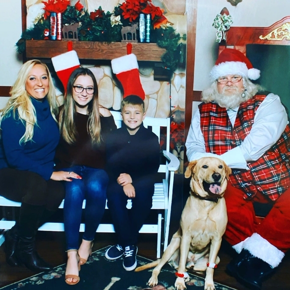 Profile Picture of Kat Belleau (@katgorder) on Poshmark