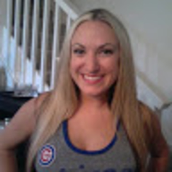 Profile Picture of Amanda e Bolliger (@msmouse969) on Poshmark