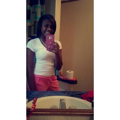 Profile Picture of Nicole Salter (@_pinkishpurple_) on Twitter
