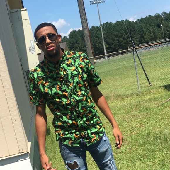 Profile Picture of Korey Scott (@koreyscott10) on Poshmark