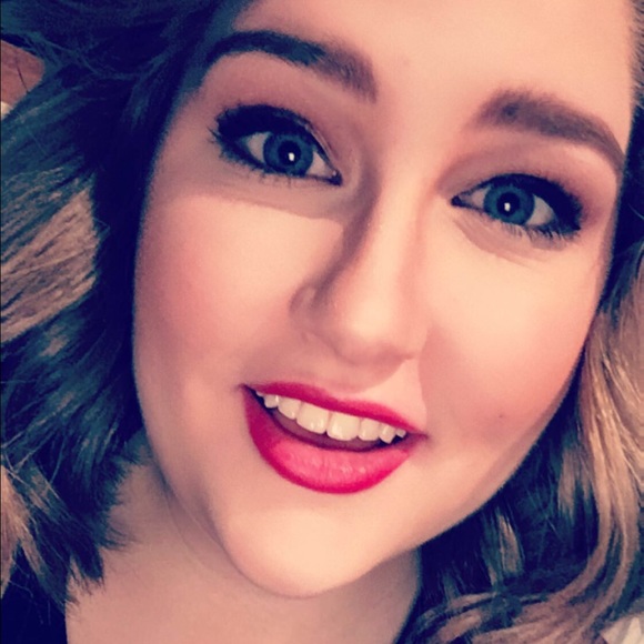 Profile Picture of Paige Balderree (@plb_403) on Poshmark