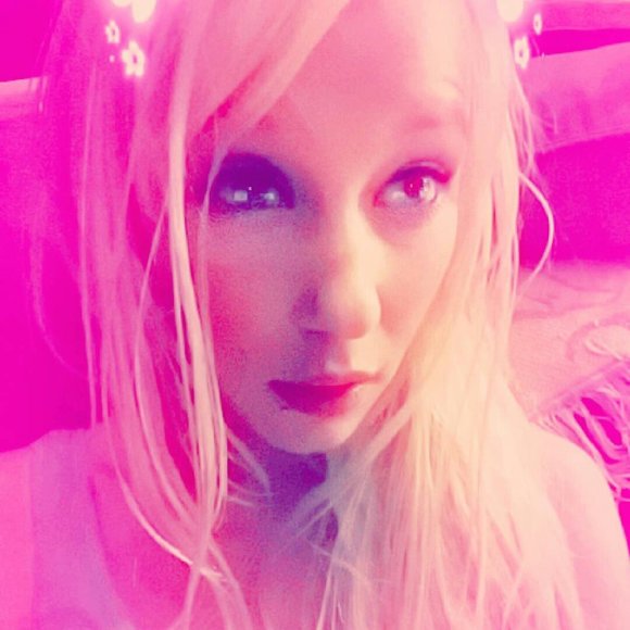 Profile Picture of Linea Nordine (@snowbunnylala) on Poshmark