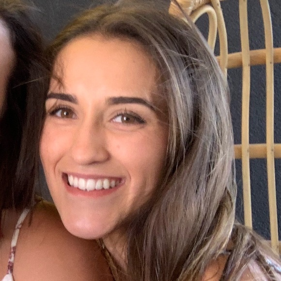 Profile Picture of Savannah Toups (@savtoups) on Poshmark