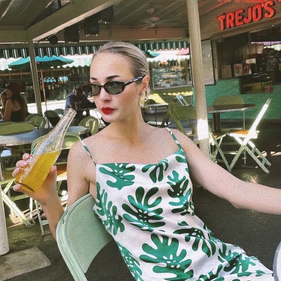 Jeanne Ménil-méresse - Poshmark Profile Picture of Jeanne Ménil-méresse (@jmenil27) on Poshmark