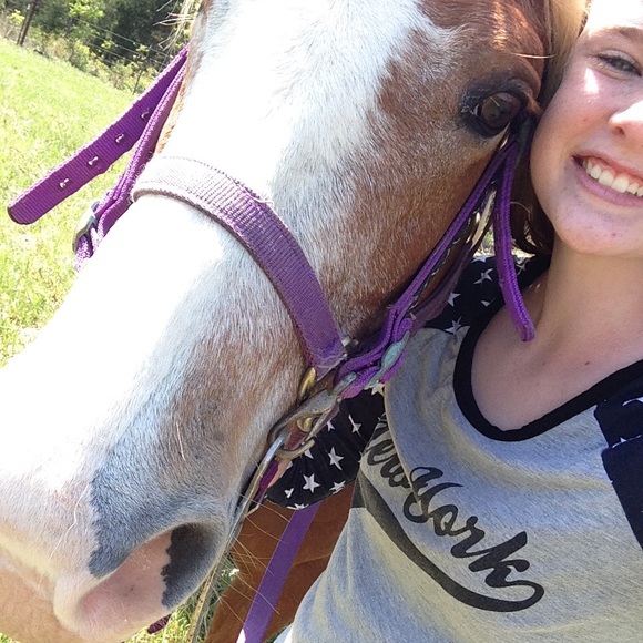 Profile Picture of Olivia Schulte (@oliviaschulte) on Poshmark