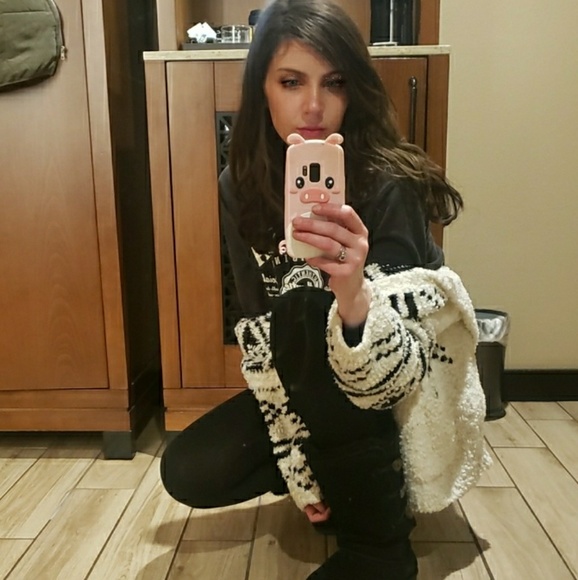 Profile Picture of Pinecone Chucker (@allydilla) on Poshmark
