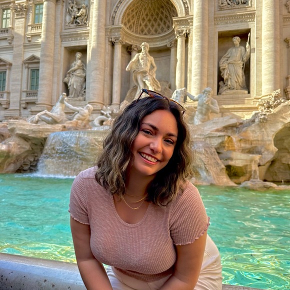 Profile Picture of Julianna Heptinstall (@jheptins17) on Poshmark