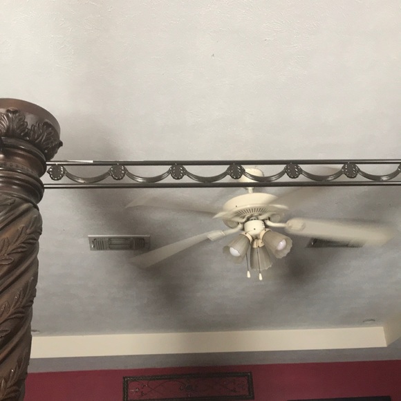 Profile Picture of Jacqueline Andrews (@onejackie) on Poshmark