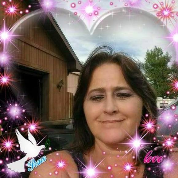 Profile Picture of Katherine Willis (@kat_eileen) on Poshmark