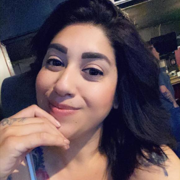 Profile Picture of Amanda Calderon (@redrose30) on Poshmark