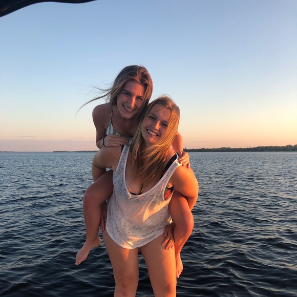 Profile Picture of Madison Daniels (@maddy78576) on Poshmark