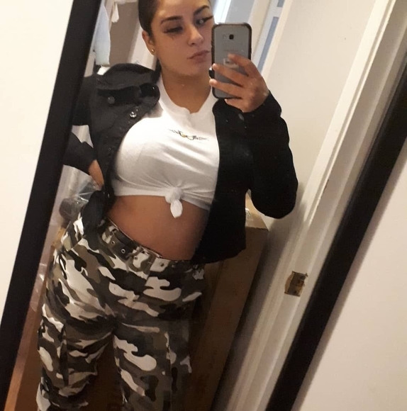 Profile Picture of Jessica Conrod (@dazzc902) on Poshmark