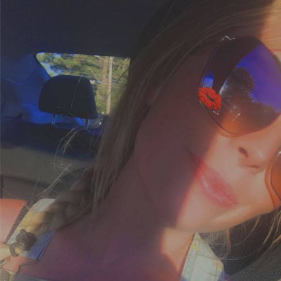 Profile Picture of Ali Colman (@ali_colman) on Poshmark