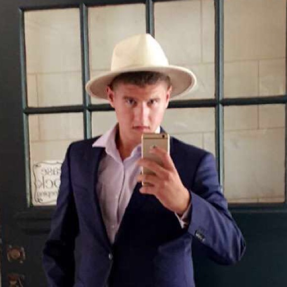 Profile Picture of Alex Allaire (@lewis2000) on Poshmark