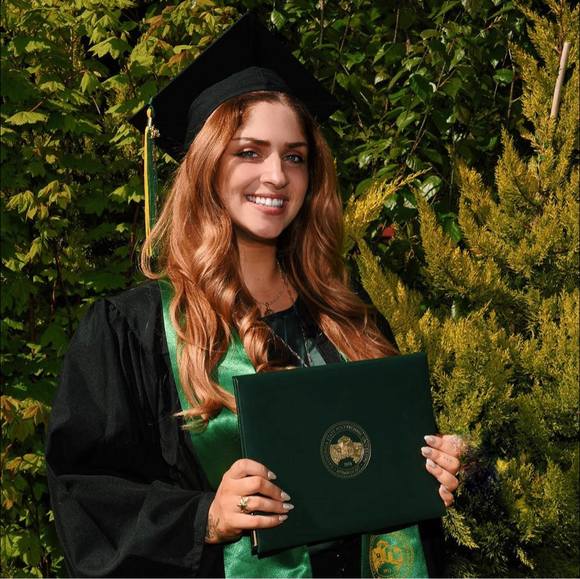 Profile Picture of Hanna Allen (@hannaallen525) on Poshmark