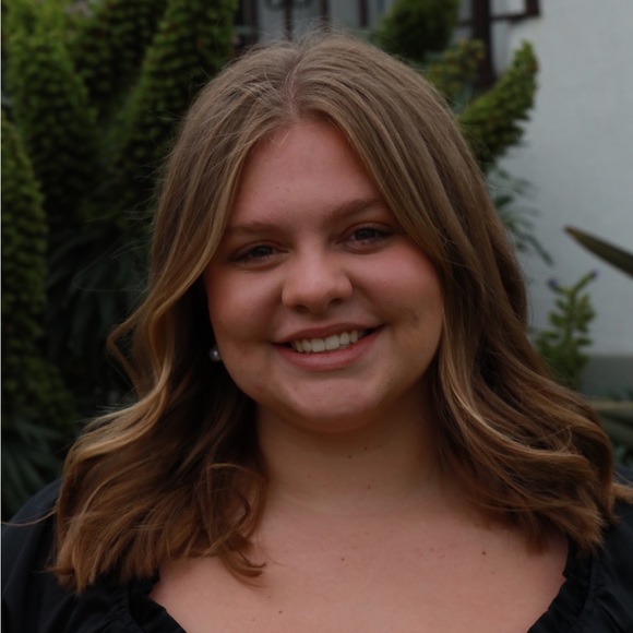 Profile Picture of Abby Matossian (@abbymatossian) on Poshmark