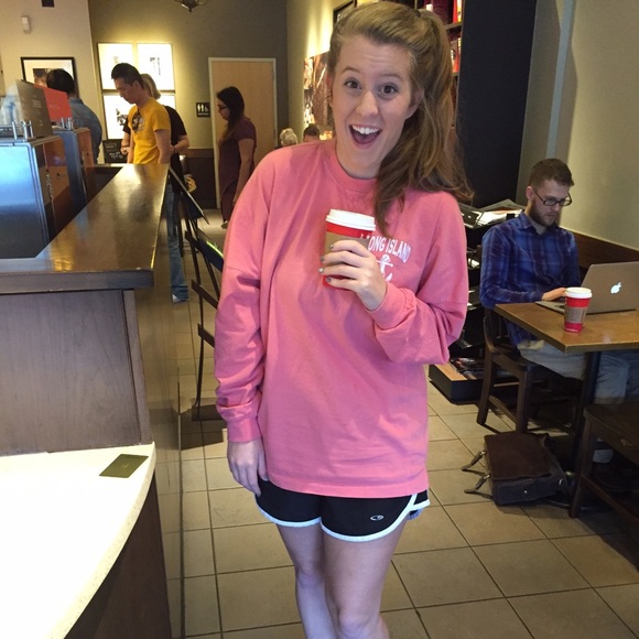 Profile Picture of Abigail Trautmann (@abigaillouiset) on Poshmark